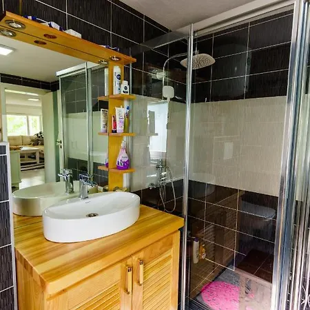 Vikendica Gorica-jablanicko Jezero * Konjic